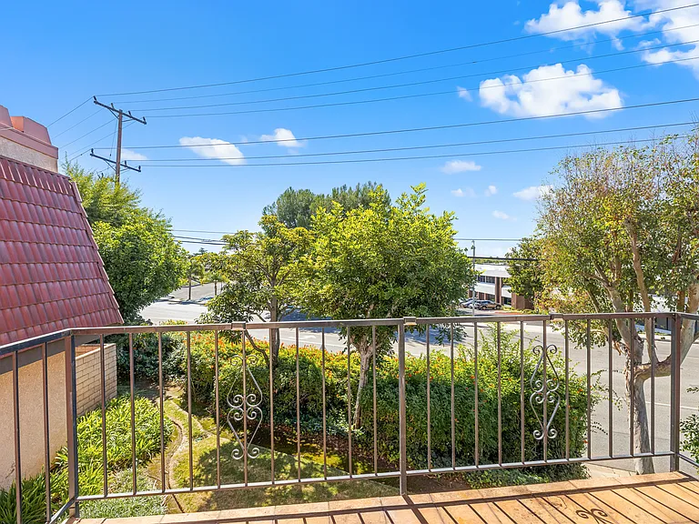 2853 N Palm Ave #2 — Photo 3