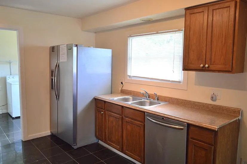7 bed, $3,850 — Photo 4