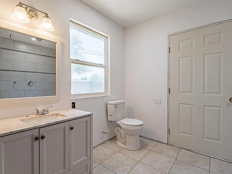 239 E Erie Dr — Photo 20