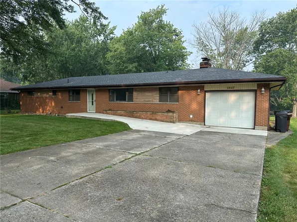 2147 Oxmoor Dr, Dayton, OH 45431