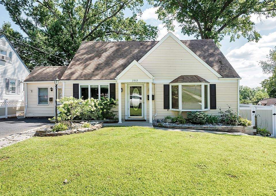 1st image of 203 Wortendyke Ave