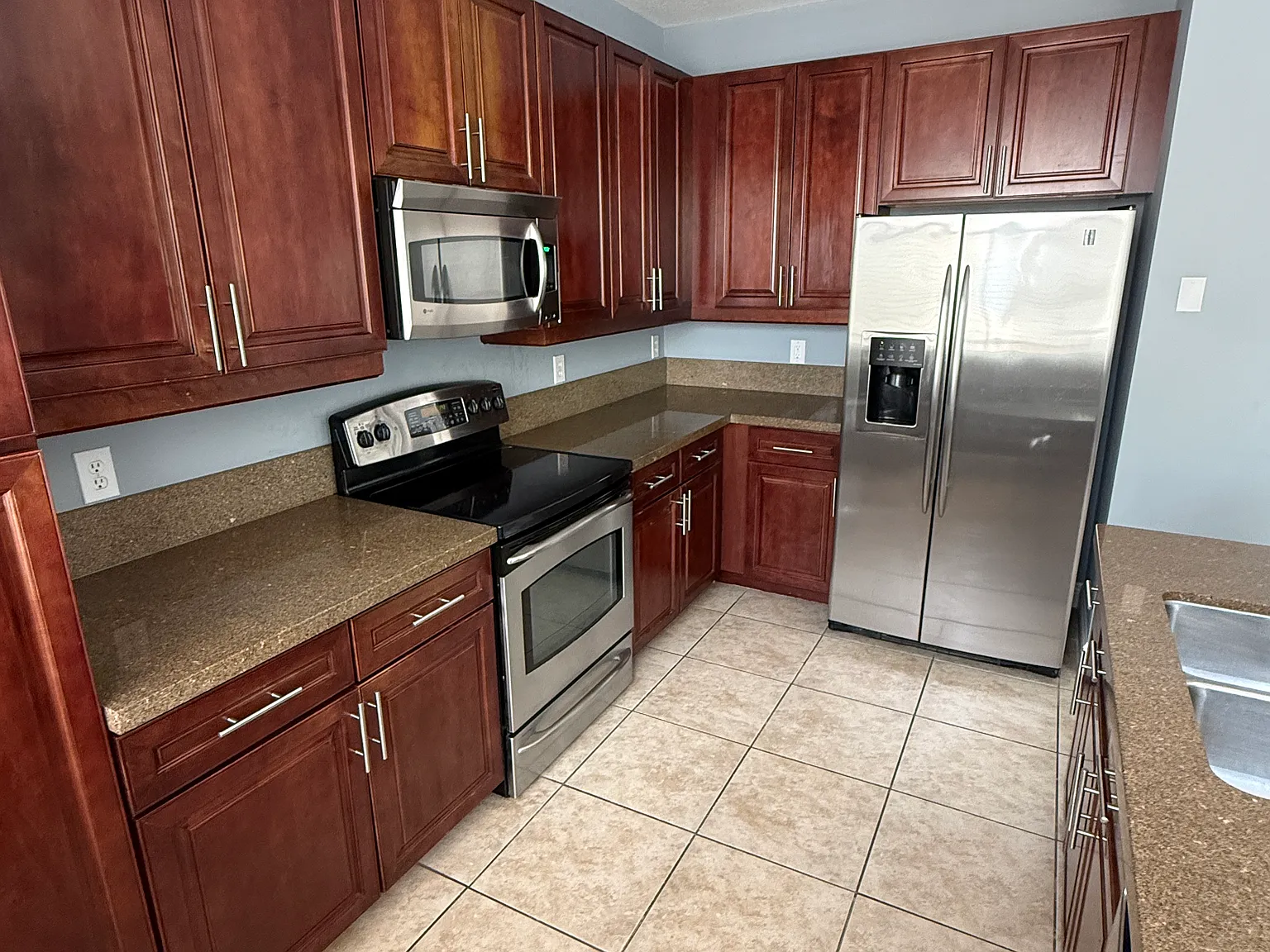3 bed, 3.5 bath, 1924 sqft, $4,295 — Photo 2
