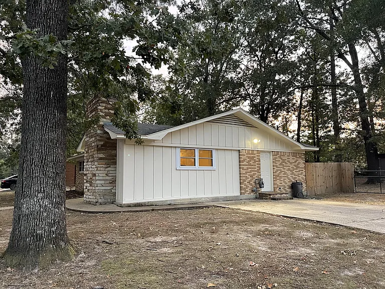 3323 Cherry St — Photo 2