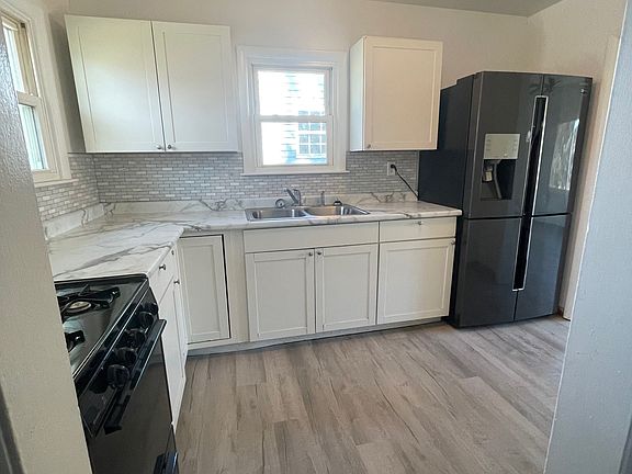2nd image of 80 Cedar Ave S