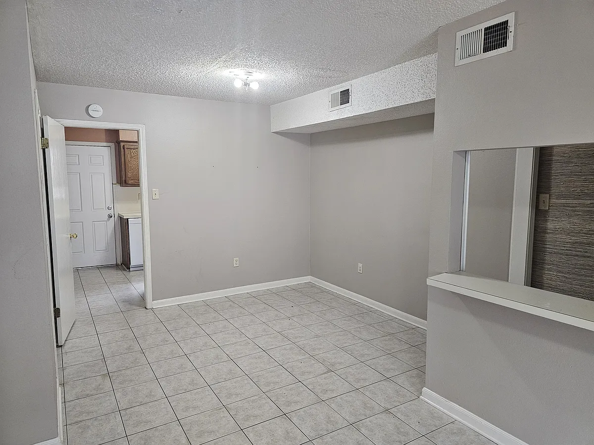 Building Photo - 757 E Boyd Dr #C