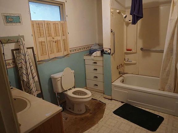 5th image of 401 N 8th St