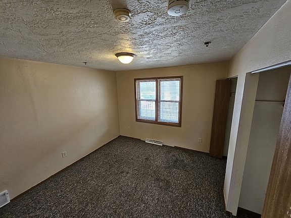 5th image of 533 Lakeshore Ct