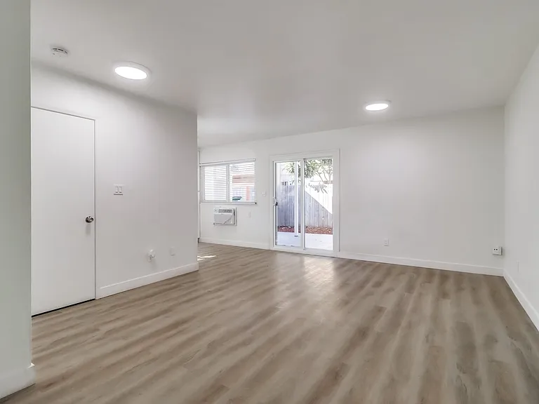 8650 Hurlbut St — Photo 25