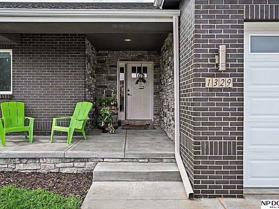 3rd image of 1329 Linden Dr