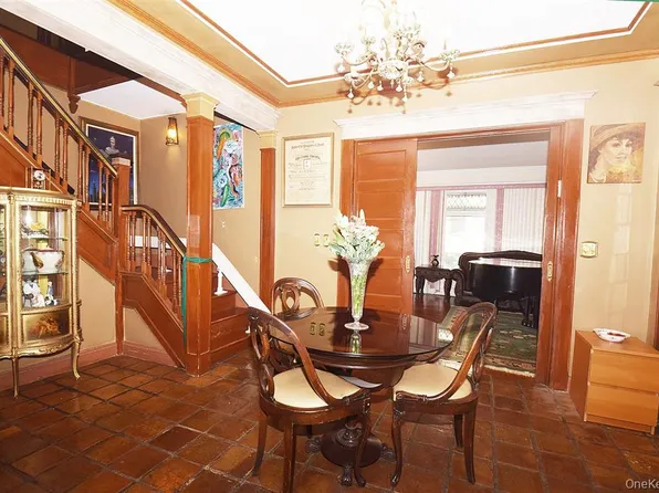 83-28 Abingdon Road image 2 of 34