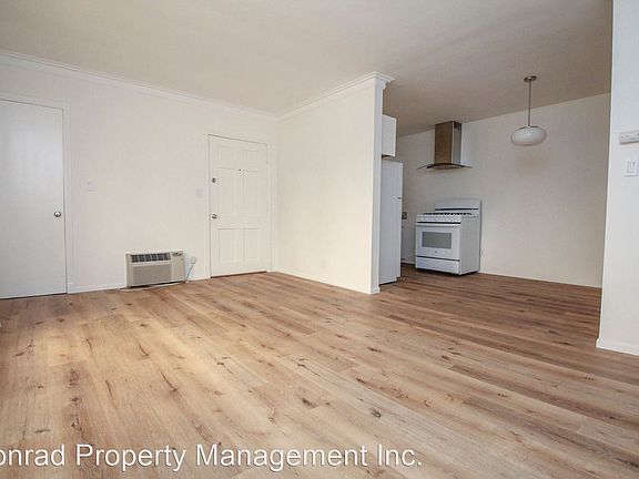 5th image of 12000 Moorpark St #5
