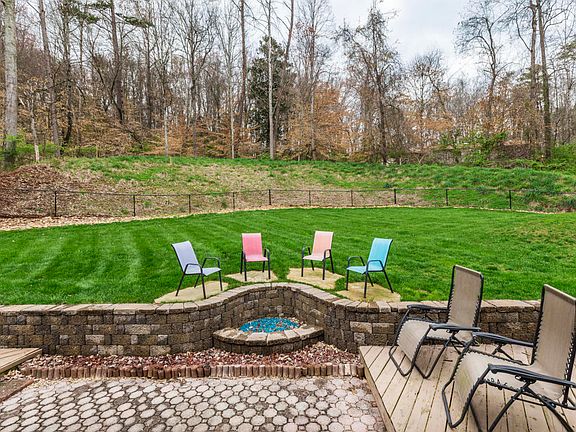 3rd image of 5801 Meadow Glen Dr