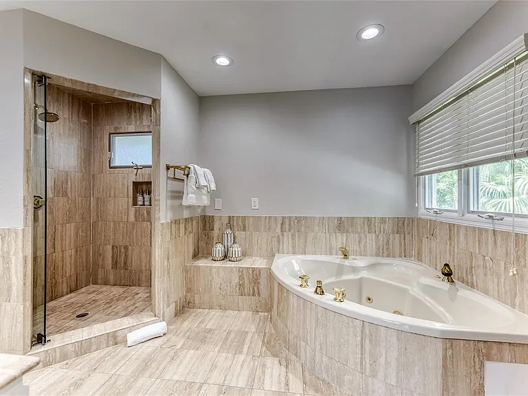 616 1st Key Dr — Photo 30