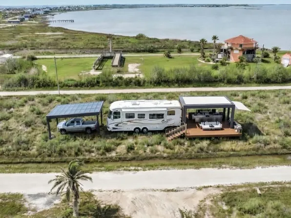 1110 Gulf Supply Rd, Gilchrist, TX 77617