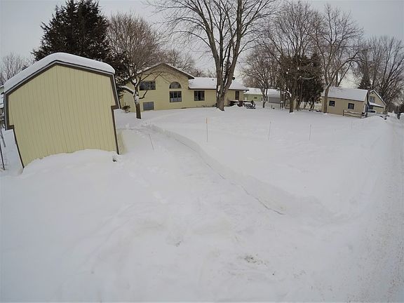 Lg backyard, shed, parking