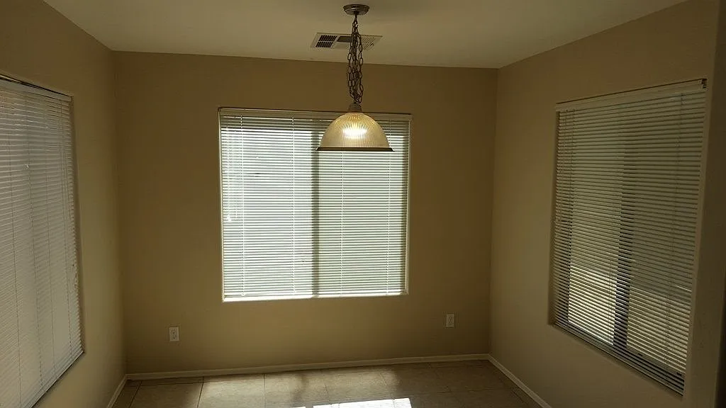 4 bed, 2.0 bath, 1632 sqft, $2,000 — Photo 3