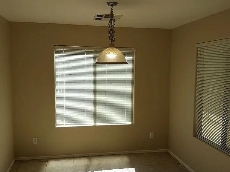 7826 S 72nd Ln — Photo 3