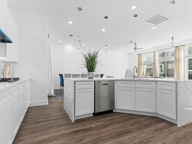4017 Ward St — Photo 10