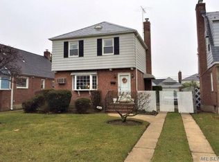 58-14 215th St, Oakland Gardens, NY 11364