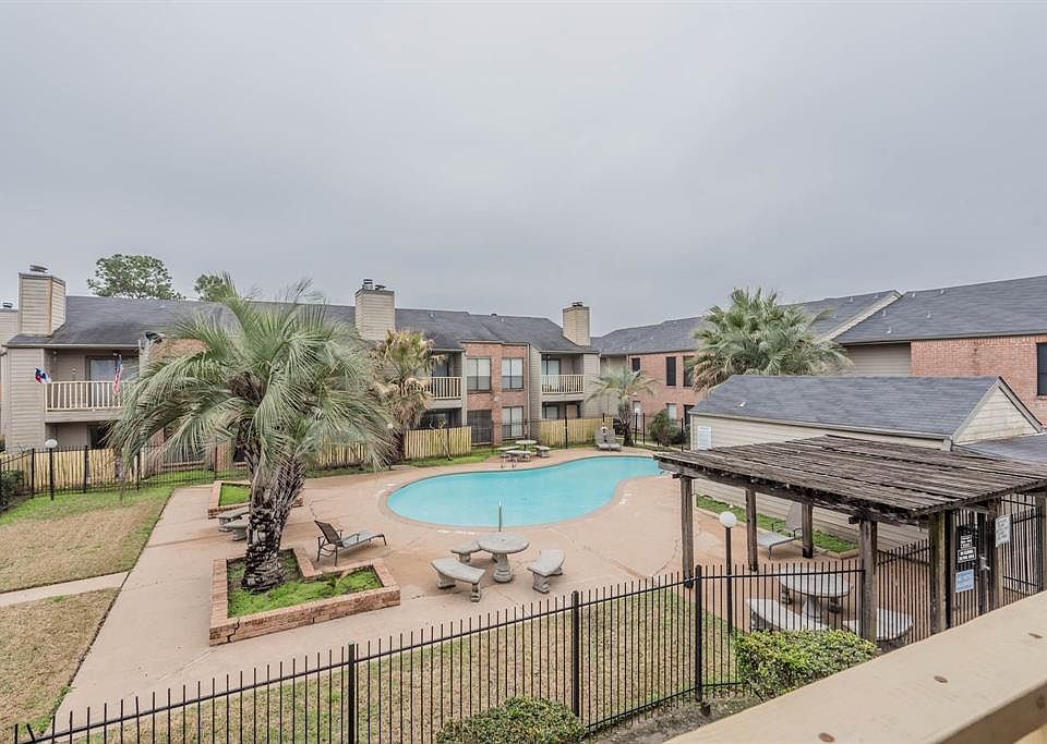 1st image of 16111 Aspenglenn Dr APT 204