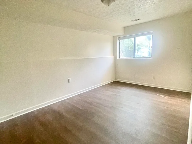 452 Larkwood Dr — Photo 8