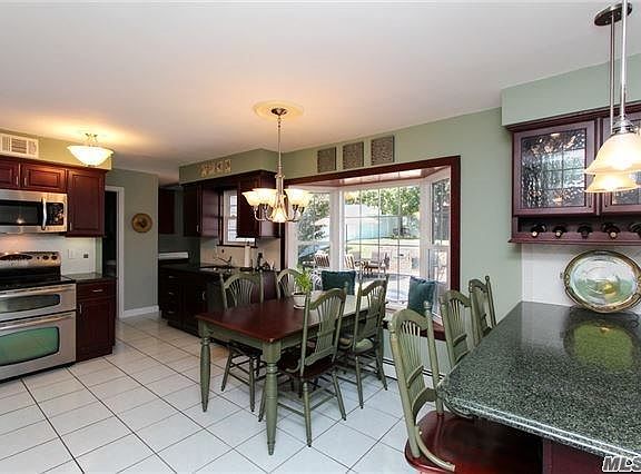 5th image of 10 Robin Ln