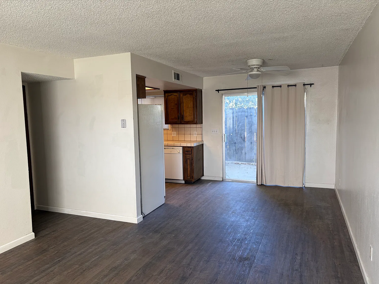 2 bed, 1.5 bath, 900 sqft, $1,350 — Photo 3