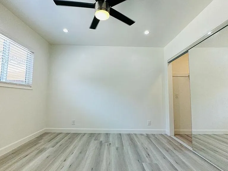 4021 Stevely Ave — Photo 16