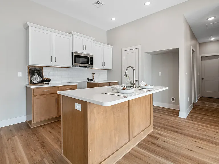 200 E Janet Ave — Photo 1