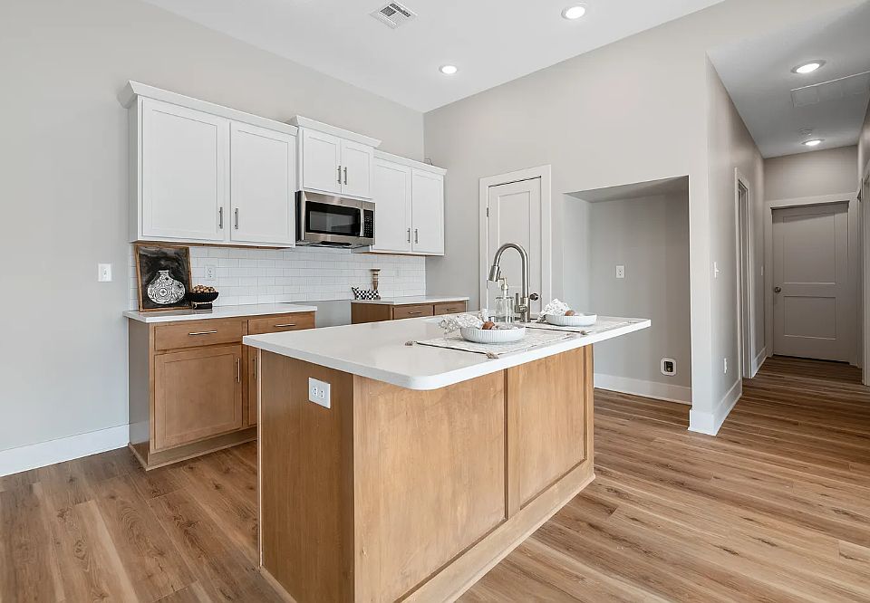 1st image of 200 E Janet Ave