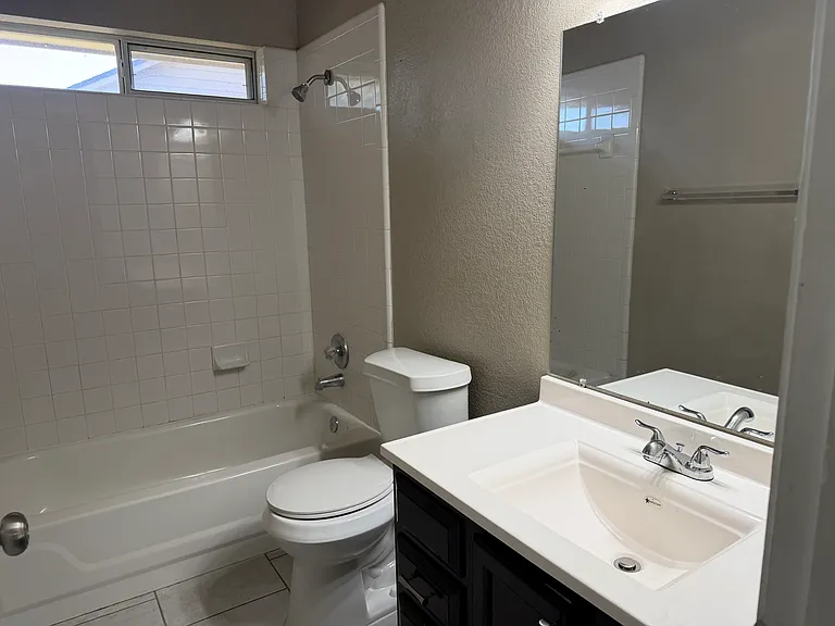1103 Concho St — Photo 9