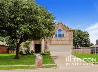 111 Valley View Dr, Waxahachie, TX 75167