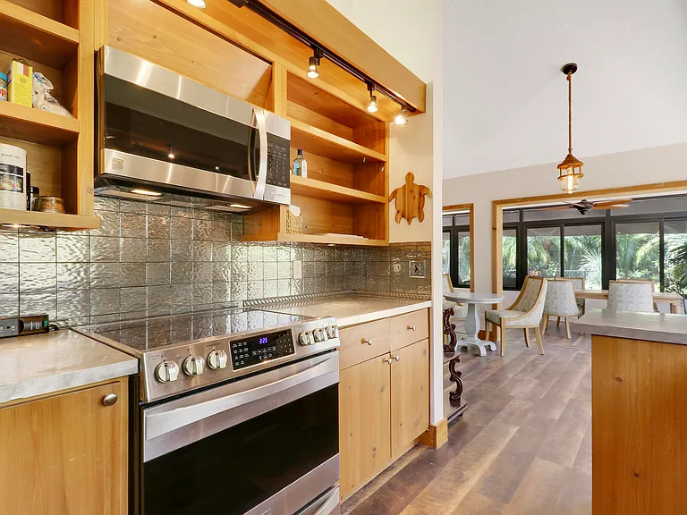 109 Seashore Dr — Photo 6