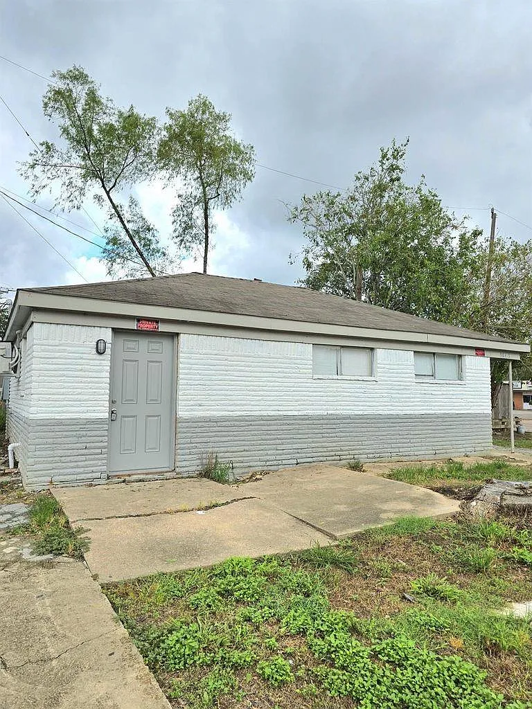 2 bed, 1.0 bath, 800 sqft, $950 — Photo 2