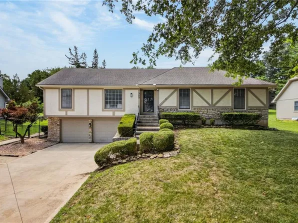909 W 121st St, Kansas City, MO 64145