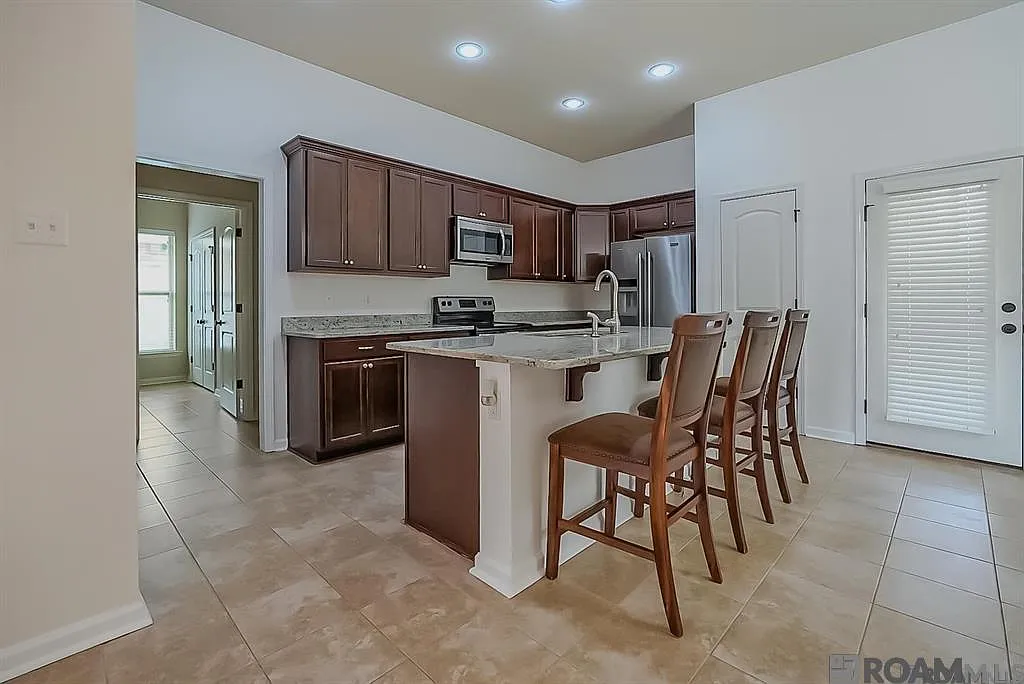 3 bed, 1675 sqft, $2,000 — Photo 2