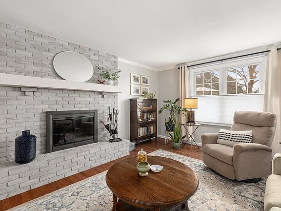 4th image of 2226 Camden Ct