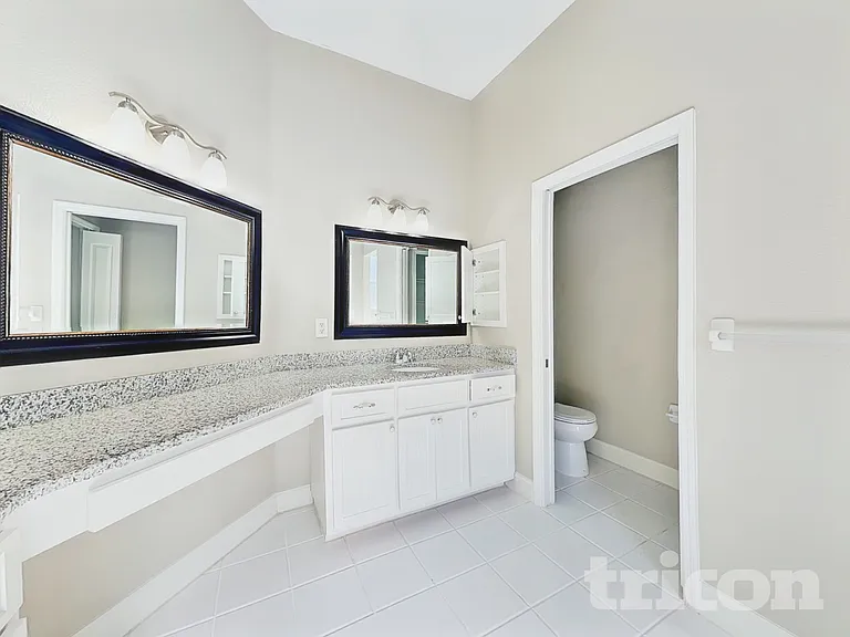 2793 W Price Blvd — Photo 6