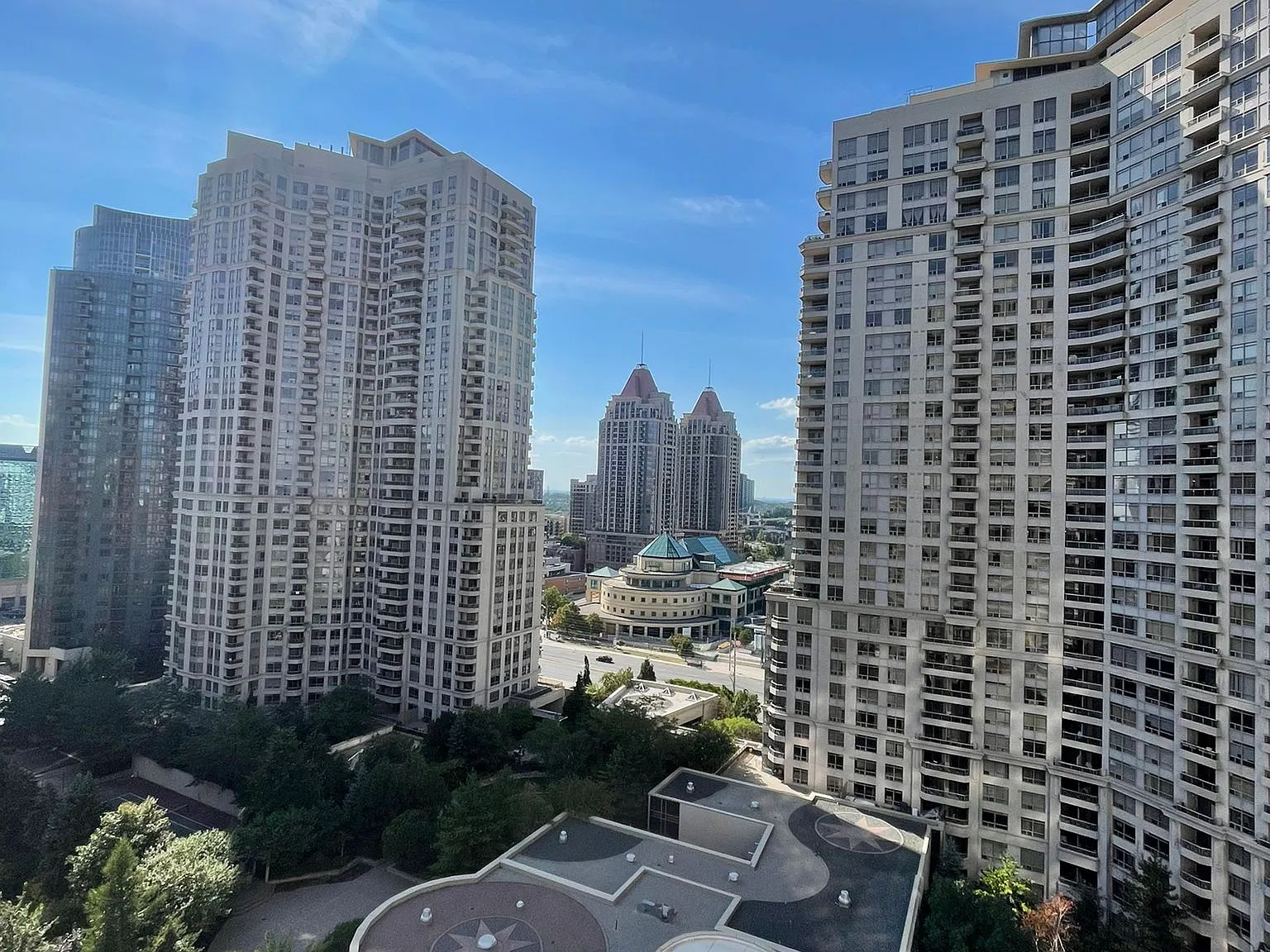 3 bed, $3,000 — Photo 2