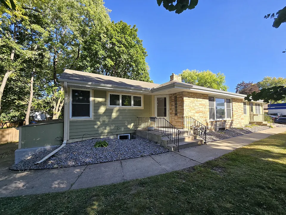 3914 Lake Drive Ave N #3914