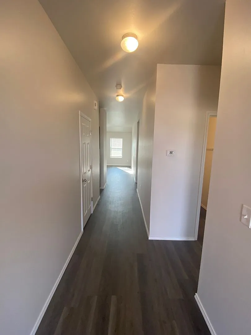 Pre-Leasing Now! Secure This Modern 3-Bedroom, 2-Bathroom Home in Shadow Valley — Photo 4