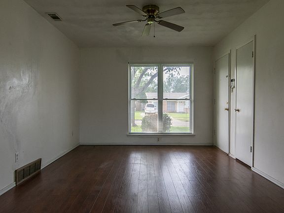 3rd image of 2721 Driftwood Dr