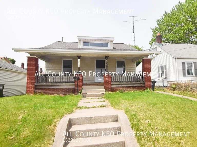 1241 Bedford Ave SW — Photo 1