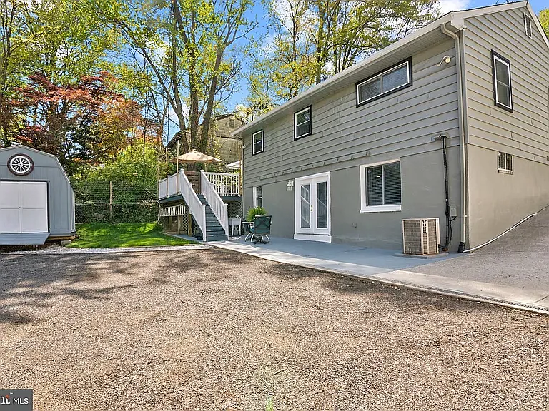 6409 The Pkwy — Photo 8