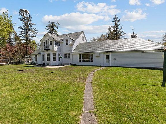 4th image of 415 Bluff Ave