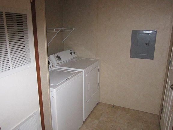 3rd image of 1135 W Superior St #20