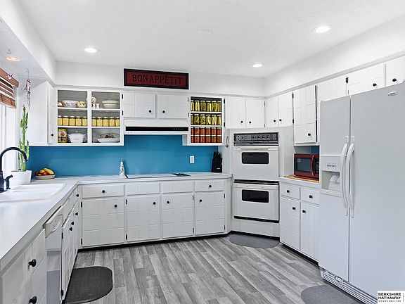3rd image of 732 S 153rd Cir