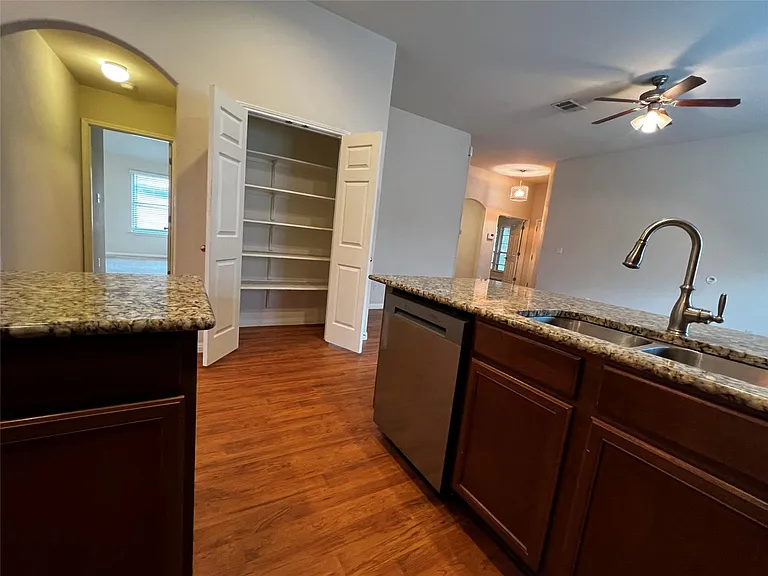 2708 Cottonwood Shores Dr — Photo 21