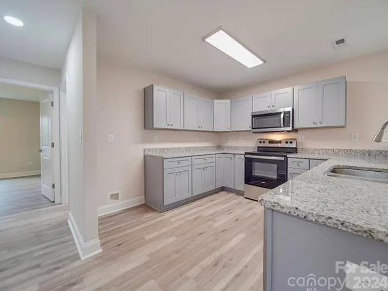 409 Grace Ave NW — Photo 4
