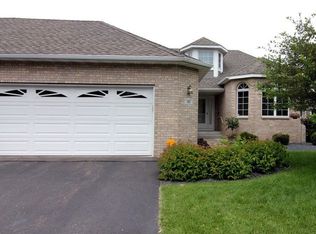 581 Terrace Ct, Roseville, MN 55113